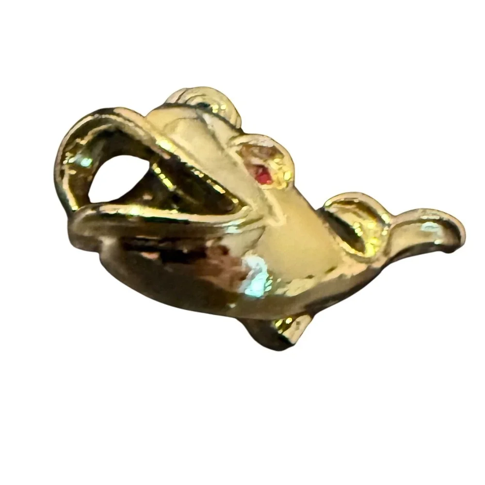 Vintage Gold Tone Whale‎ Pin Brooch with Red Rhinestone Eye Novelty Cute